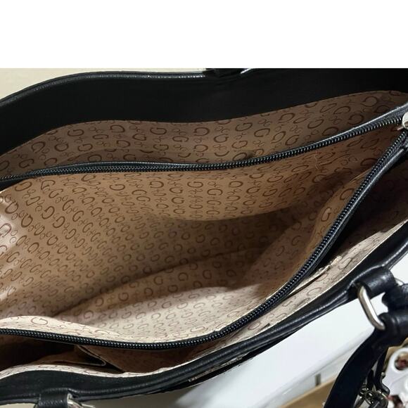 Guess black logo tote in a classic style -EUC - Picture 4 of 8